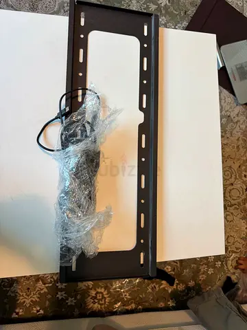 Slim fixed TV wall mount bracket (fits flat panel TVs) - like new