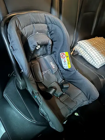 Joie Infant Car Seat in Black