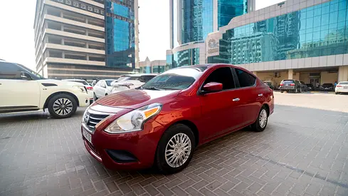 2019 Nissan VERSA 照片 2