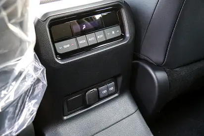 صورة 17 لـ 2026 Toyota PRADO