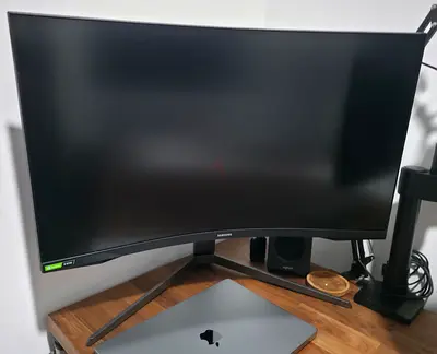 Samsung Odyssey G7 32-inch 240HZ