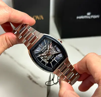 FOR SALE — BULOVA MAQUINA AUTOMATIC 98A319