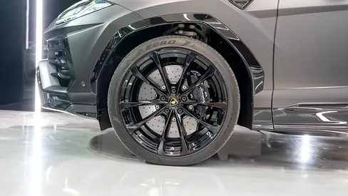 2020 Lamborghini URUS — фото 6