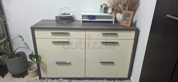Chest of Drawers/ Dresser
