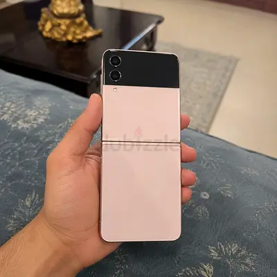 Samsung Galaxy Z Flip 4 (Pink Gold) - Foldable Phone in Fantastic Condition