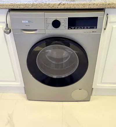 Siemens iQ300 model washing machine 9 kg same like a new condition