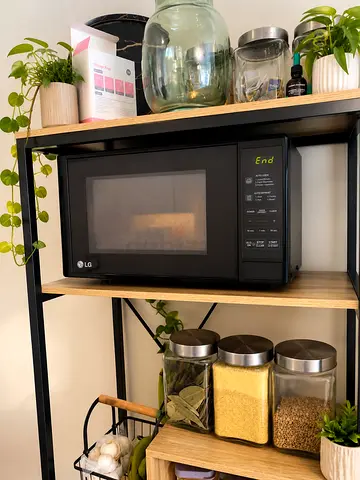 LG Countertop Microwave - Good Working