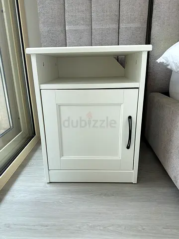 Side bed table