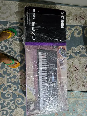 Yamaha PSR-E373 Keyboard - Near New condition in Box with stand included in price