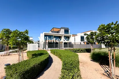 Panoramic Central Park Views | Corner Plot