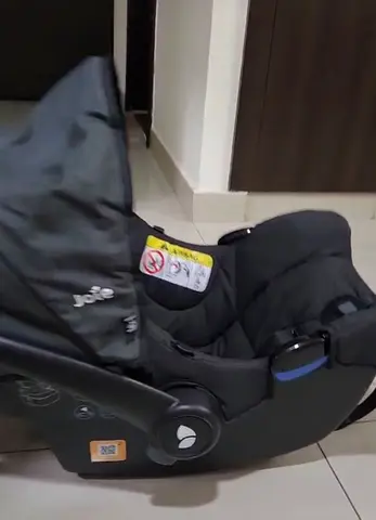Joie Infant Car Seat (Rear-Facing) - Good Condition