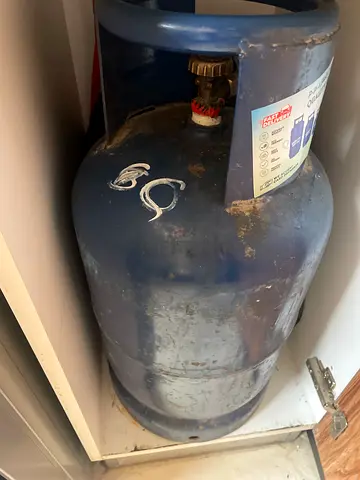 Used blue LPG gas cylinder medium 11 kg working condition