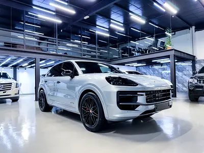 2025 ONLY 3,000 KM PORSCHE CAYENNE GTS | DEALER WARRANTY TILL 2028 | GCC | IMMACULATE CONDITION