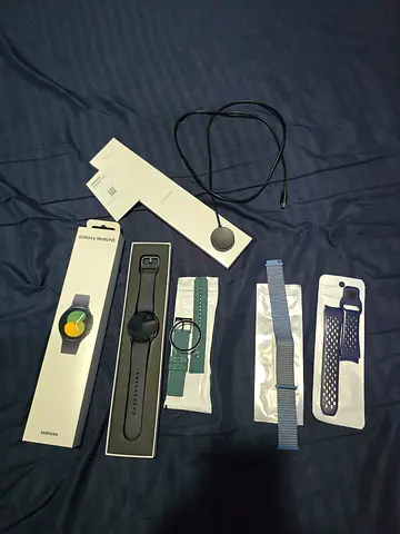 Samsung Galaxy Watch 5 40mm (Graphite) - Excellent Condition Full Box Bundle