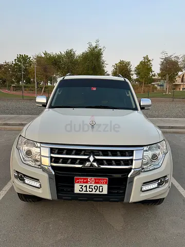 Mitsubishi Pajero 2017 model full option Mulkiya one year it’s very clean condition car