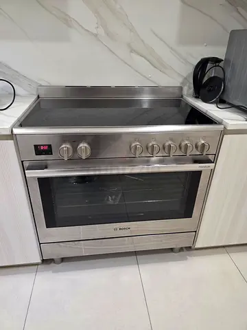 Bosch series 8 electric cooker 90 by 60 cm latest model like new condition perfect