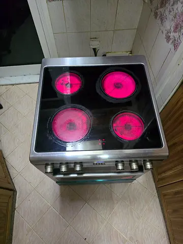 Used freestanding electric ceramic stove with oven - good working condition