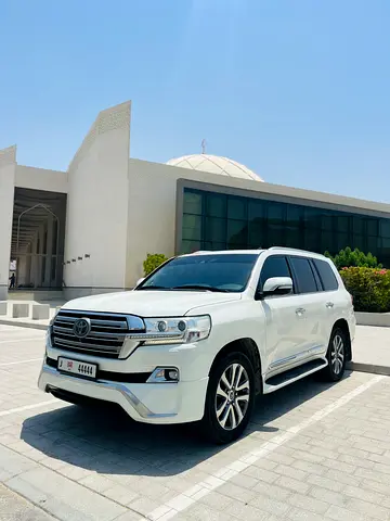 Toyota Land Cruiser VXR 5.7 V8 2018 GCC Specs