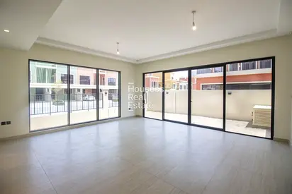 Vacant | Corner Plot | Private Garden