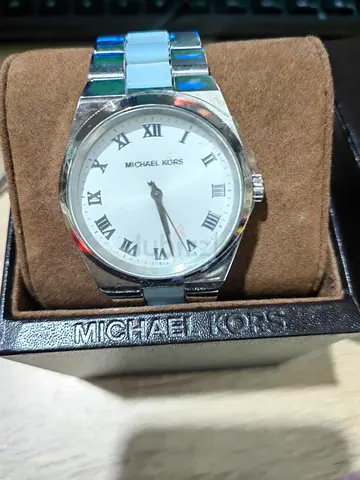 NEW Michael Kors silver-tone with Roman dial