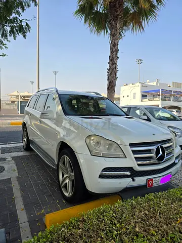 Pristine Mercedes-Benz GL 500 4MATIC 2012 | GCC Specs | Full Service History