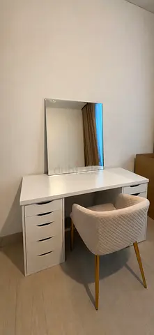 White dressing/vanity table with mirror (good condition)