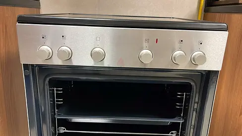 Used freestanding electric oven with 4-burner hob - good condition
