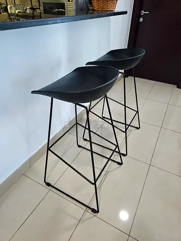 Set of 2 Black Modern Bar Stools with Metal Frame