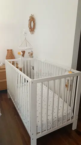 White Wooden Baby Crib / Cot - very Good Condition