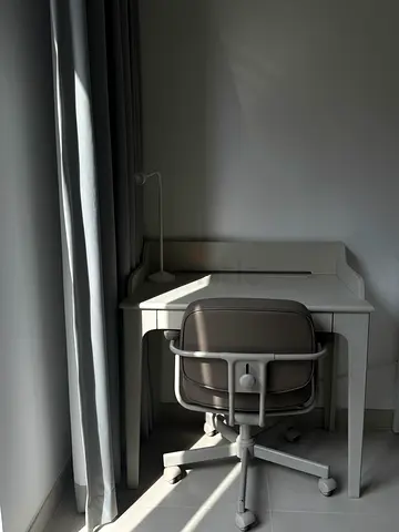 Table (make-up, study)