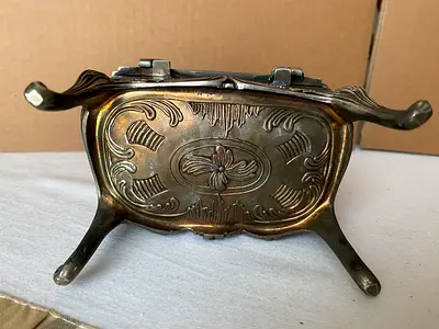 Vintage Brass Decorative Trinket Box with Hinged Lid, size 11x7x10 cm