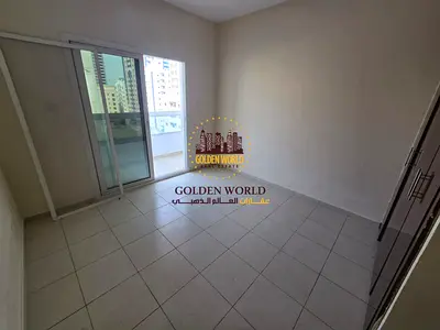 1 Bedroom + Living Room with a balcony, built-in wardrobes, 1 bathroom, and free parking. Located i
