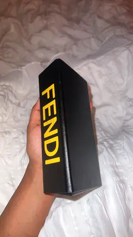 Sunglasses case real orginal fendi case (just case)