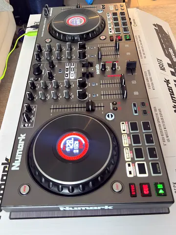 NUMARK NS4FX 4 Channel DJ Controller with Dual Jog Wheels - Perfect Condition