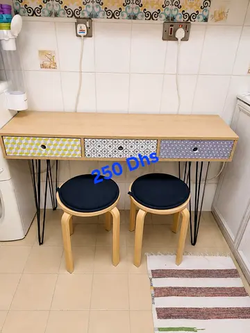 Wooden console table with three patterned drawers + 2 stools - good condition