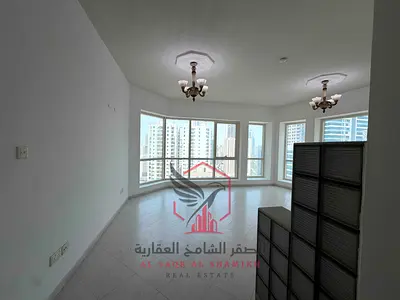 غرفة وصالة 2 حمام مع خزائن في الحائط ,تكييف مجاني وشهر مع جيم و مسبح وصيانة مجانية طوال العام , موقع حيوي قريب من مخرج دبي وقريب من جميع الخدمات