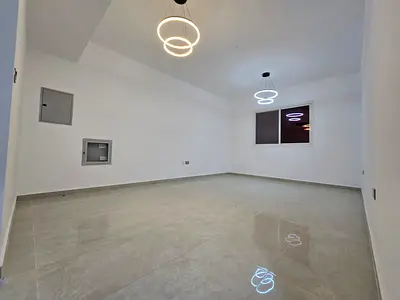 A unique opportunity to live in a brand new building, with high-end finishes, a spacious area, a master bedroom, and central air conditioning. Suitabl