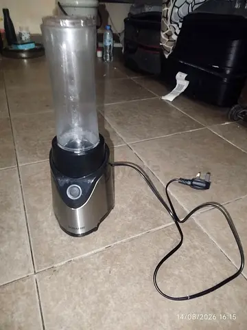 Personal portable blender/smoothie maker - used