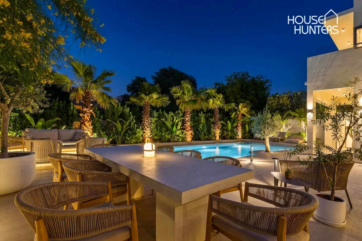 NEW Exclusive Listing |Fully upgraded Luxury villa