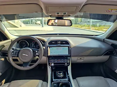 2017 Jaguar XE — миниатюра 9