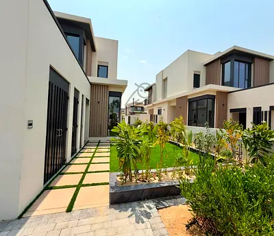 Corner | Single Row | Landscaped Family Home