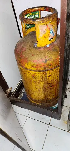 Used LPG Gas Cylinder (Yellow) - Single Tank
