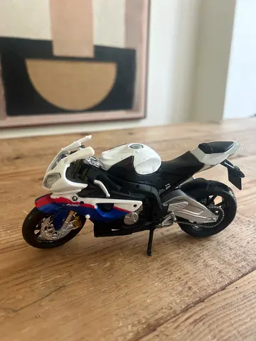 Die-cast BMW S1000RR toy motorcycle - 1:18 scale