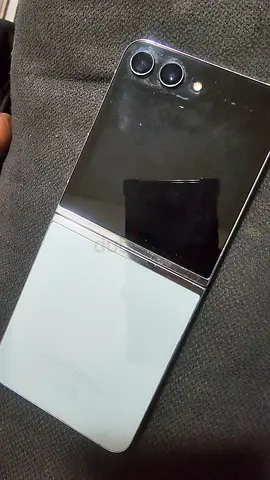 Samsung flip 5 (used) - Foldable with minor wear
