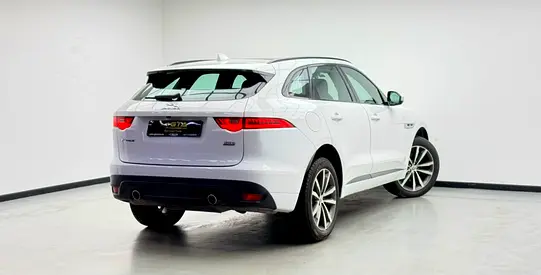 2017 Jaguar F-PACE — фото 4