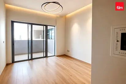 Luxury Facilities | Vacant | Direct On Metro