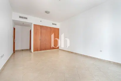 1BR Apartment | Mid Floor | Community View