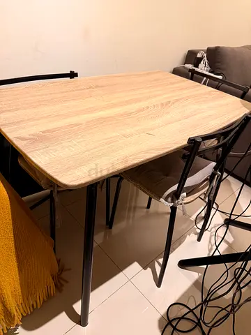 Table with 4 chair