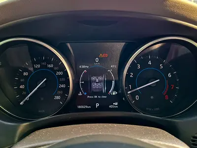 2017 Jaguar XE — миниатюра 19