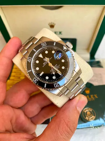The Rolex Submariner Date (RefLN) features a 41mm Oystersteel case, a black Cerachrom ceramic bezel,